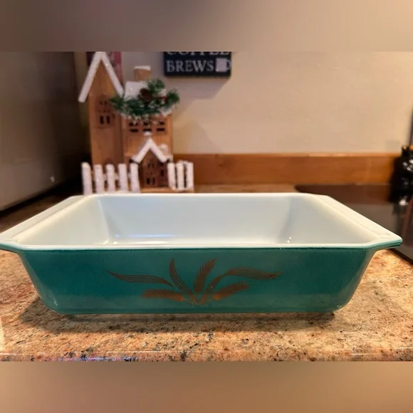 Pyrex #575 11x7 Promo Baking Dish in Teal Green w/Golden Wheat 1960’s. Vintage. - Picture 2 of 5